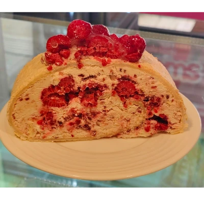 Rollo de merengue frambuesas